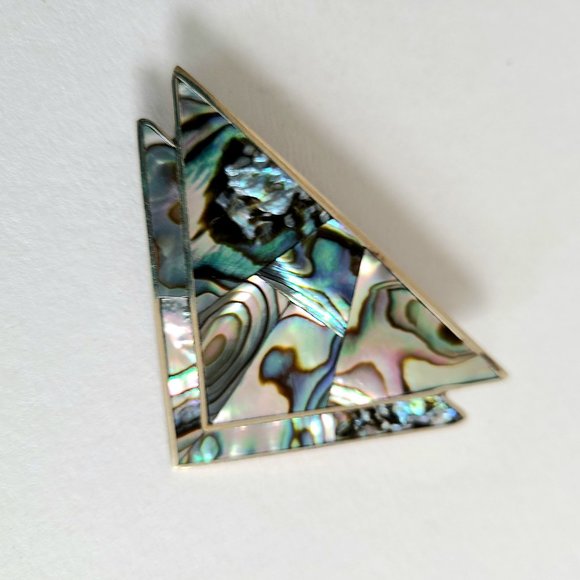 Large triangular abalone shell brooch. - Picture 2 of 3